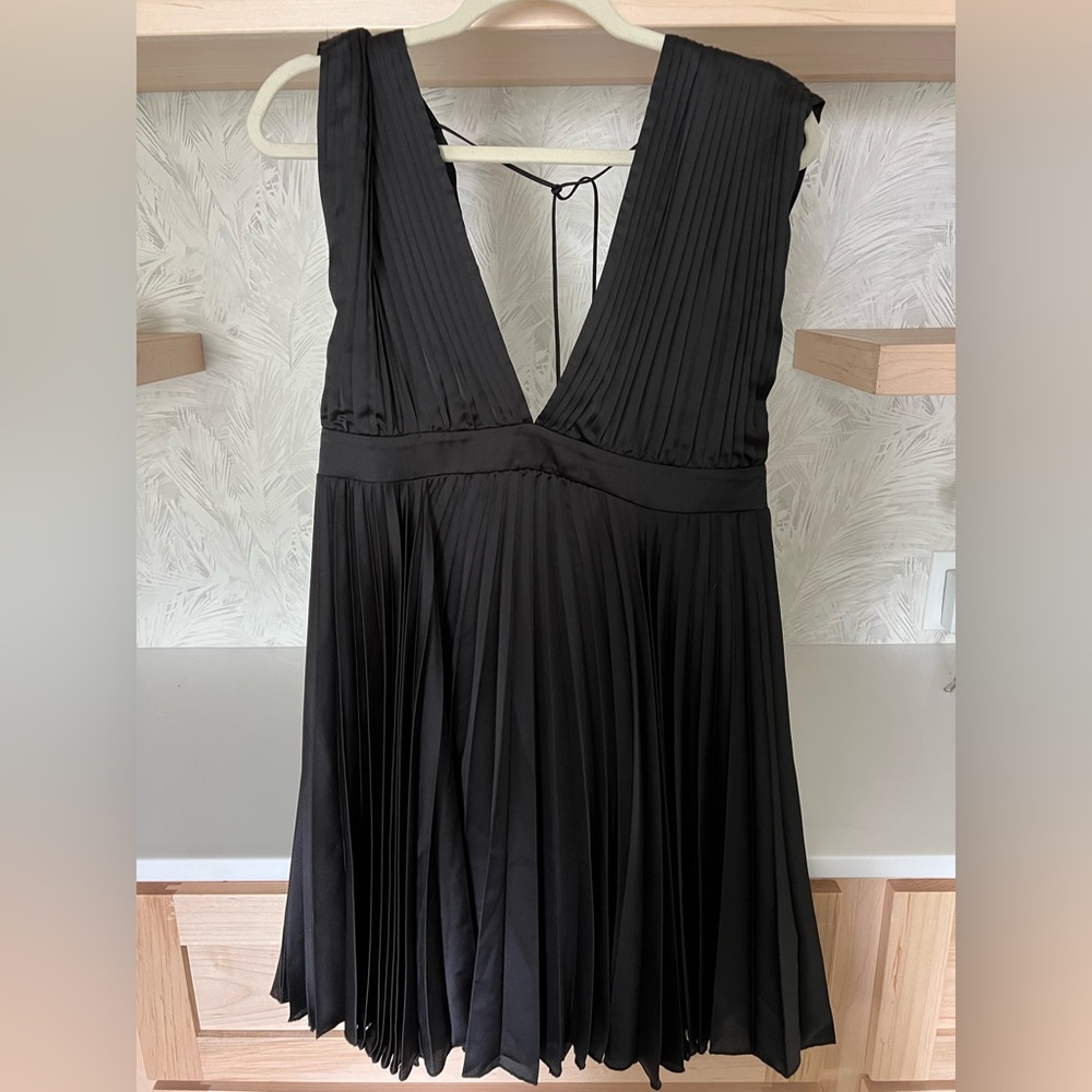 Adorable Abercrombie Black Pleated Dress